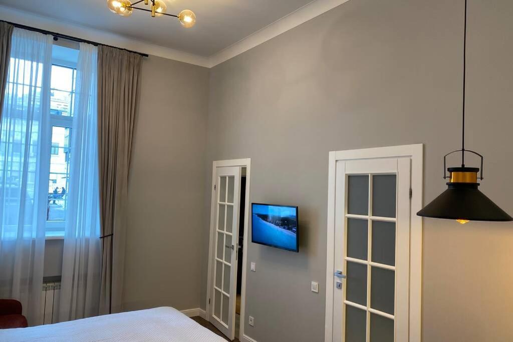 Apartament Hidden Gem With Its Own Private Entry At Lypky Kijów Zewnętrze zdjęcie