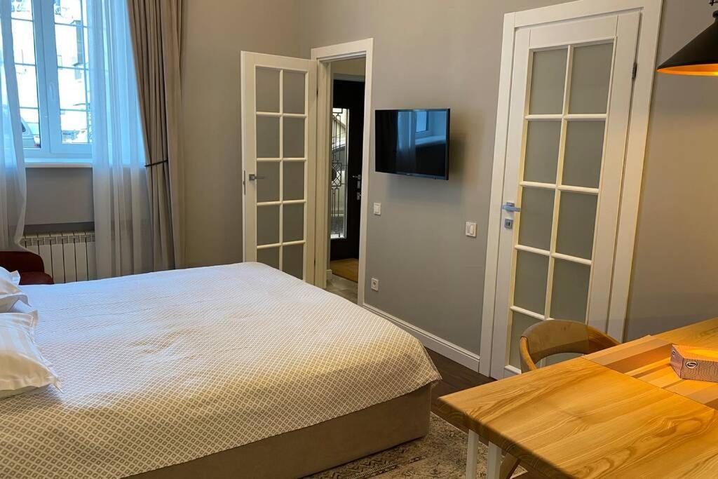 Apartament Hidden Gem With Its Own Private Entry At Lypky Kijów Zewnętrze zdjęcie