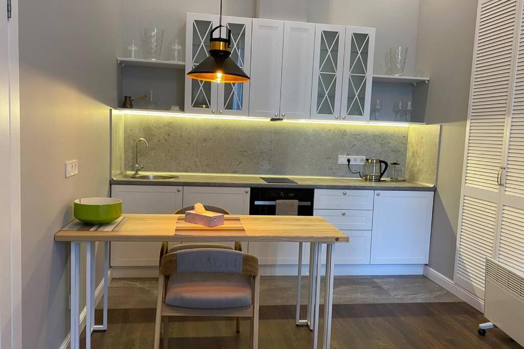 Apartament Hidden Gem With Its Own Private Entry At Lypky Kijów Zewnętrze zdjęcie